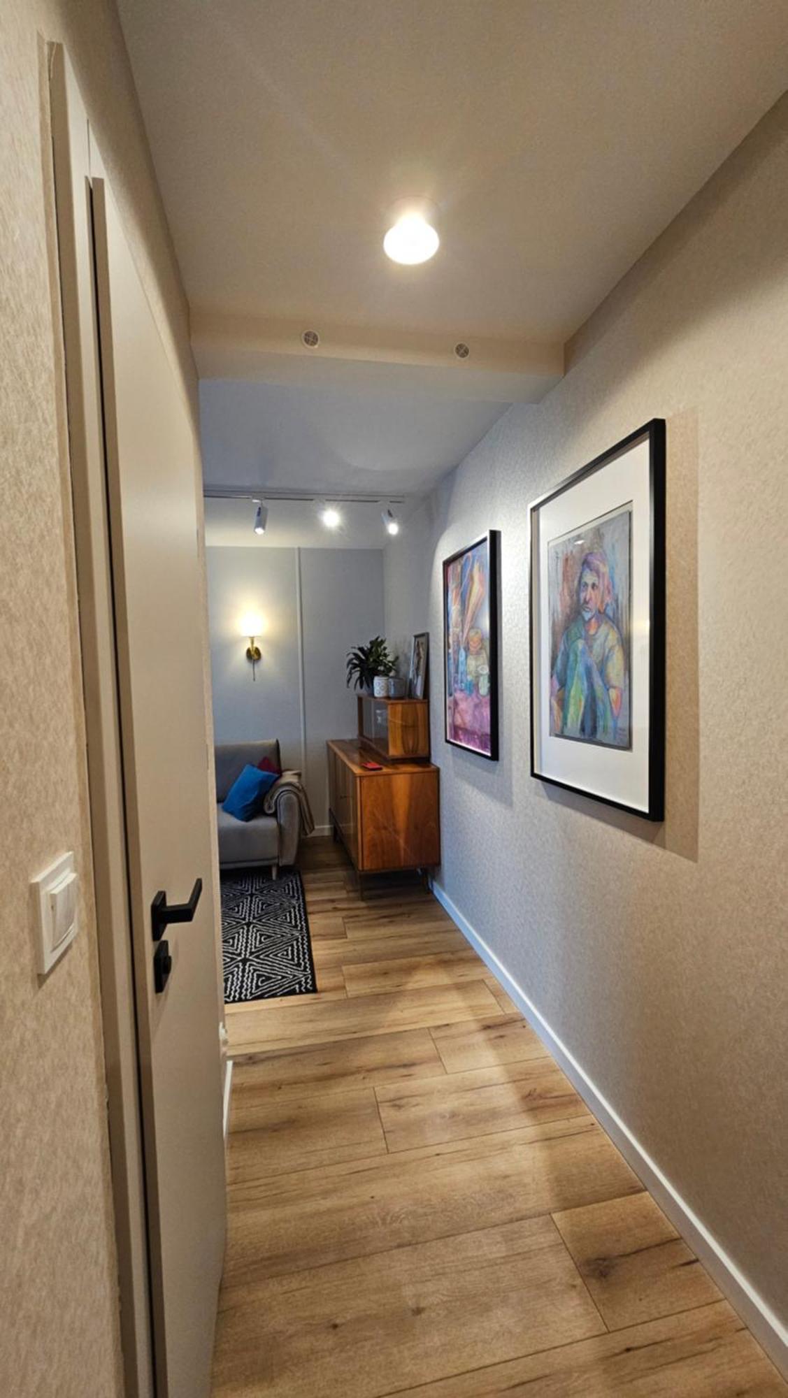 Metro Apartment